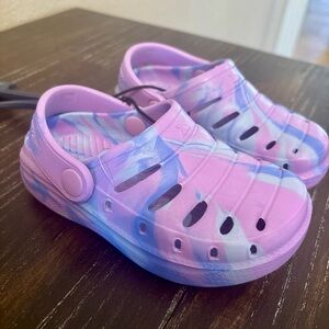 Kids' Tie-Dye Rugged Shark Eva Clog Sandals - Purple size 7 nwt